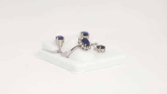 White Gold Ring in Topaz and Diamonds - Image 4